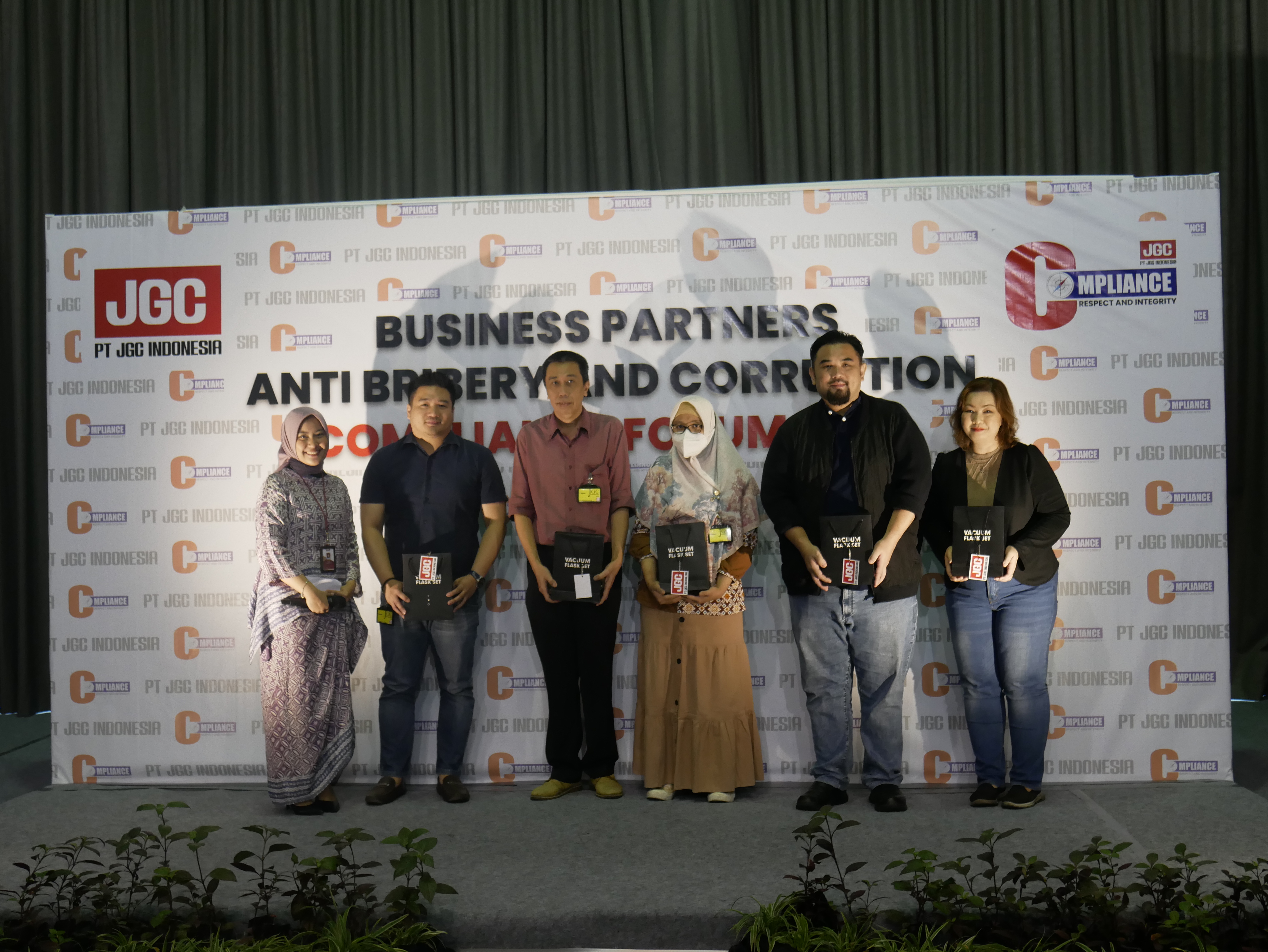 Para pemenang The Best Vendor & The Best Subcontractor